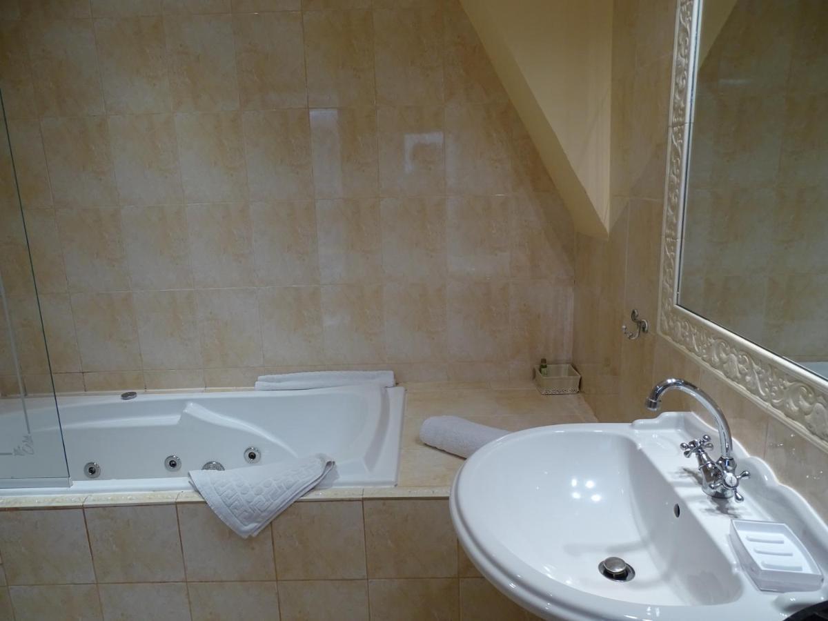 Bastide Des Princes B&B Caderousse Экстерьер фото