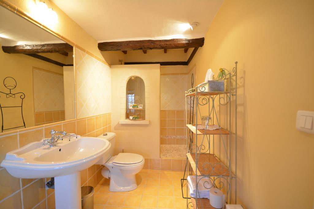 Bastide Des Princes B&B Caderousse Экстерьер фото