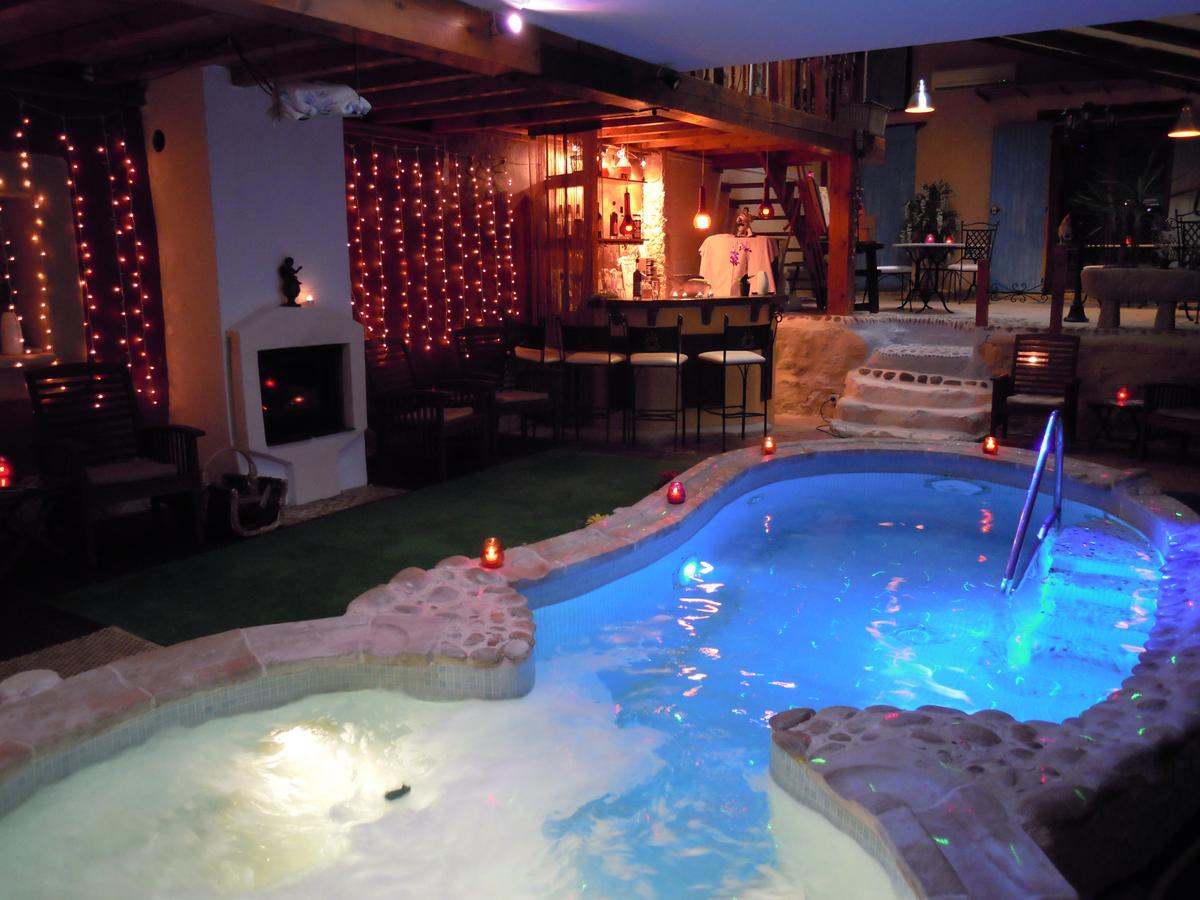 Bastide Des Princes B&B Caderousse Экстерьер фото