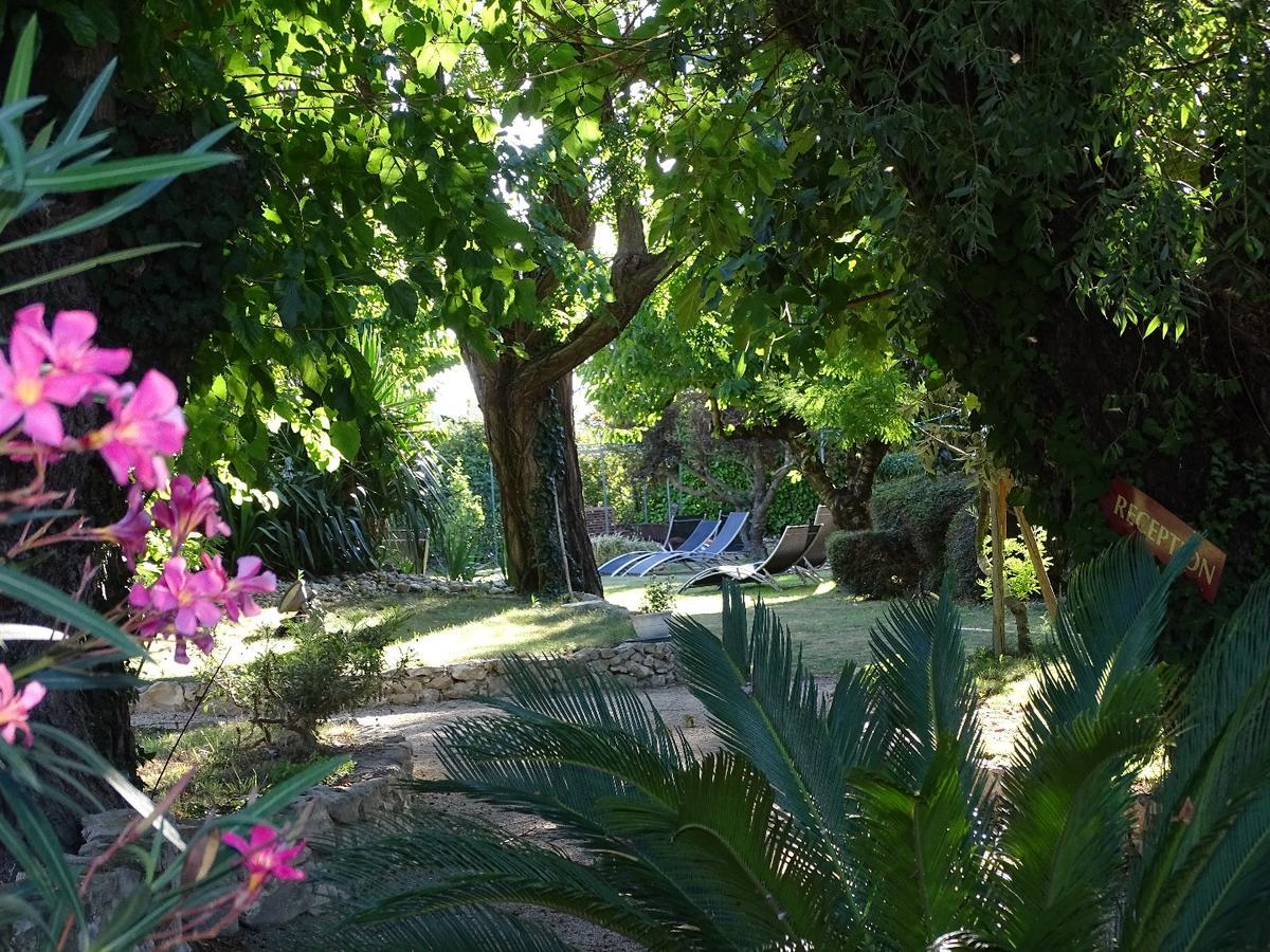 Bastide Des Princes B&B Caderousse Экстерьер фото